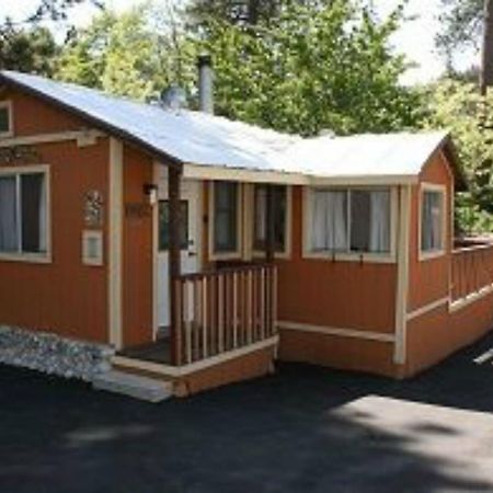 Sleepy Hollow Cabins & Hotel Crestline ภายนอก รูปภาพ