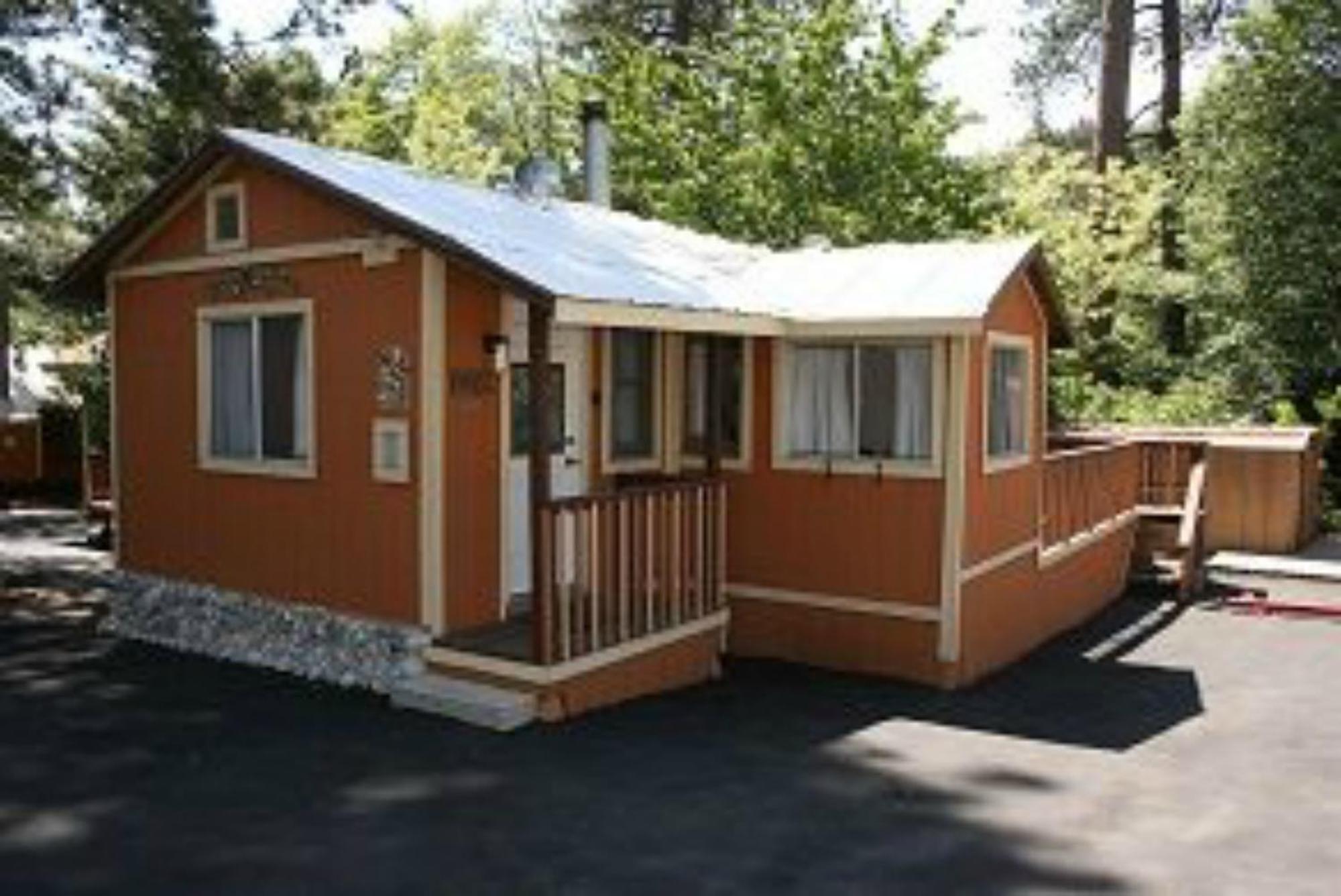Sleepy Hollow Cabins & Hotel Crestline ภายนอก รูปภาพ