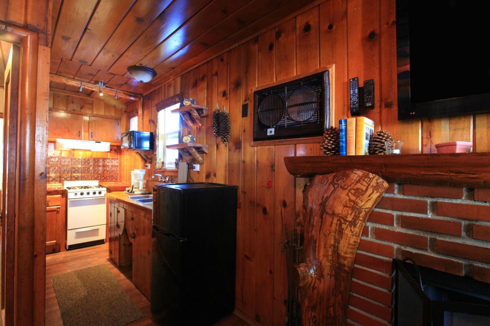 Sleepy Hollow Cabins & Hotel Crestline ภายนอก รูปภาพ