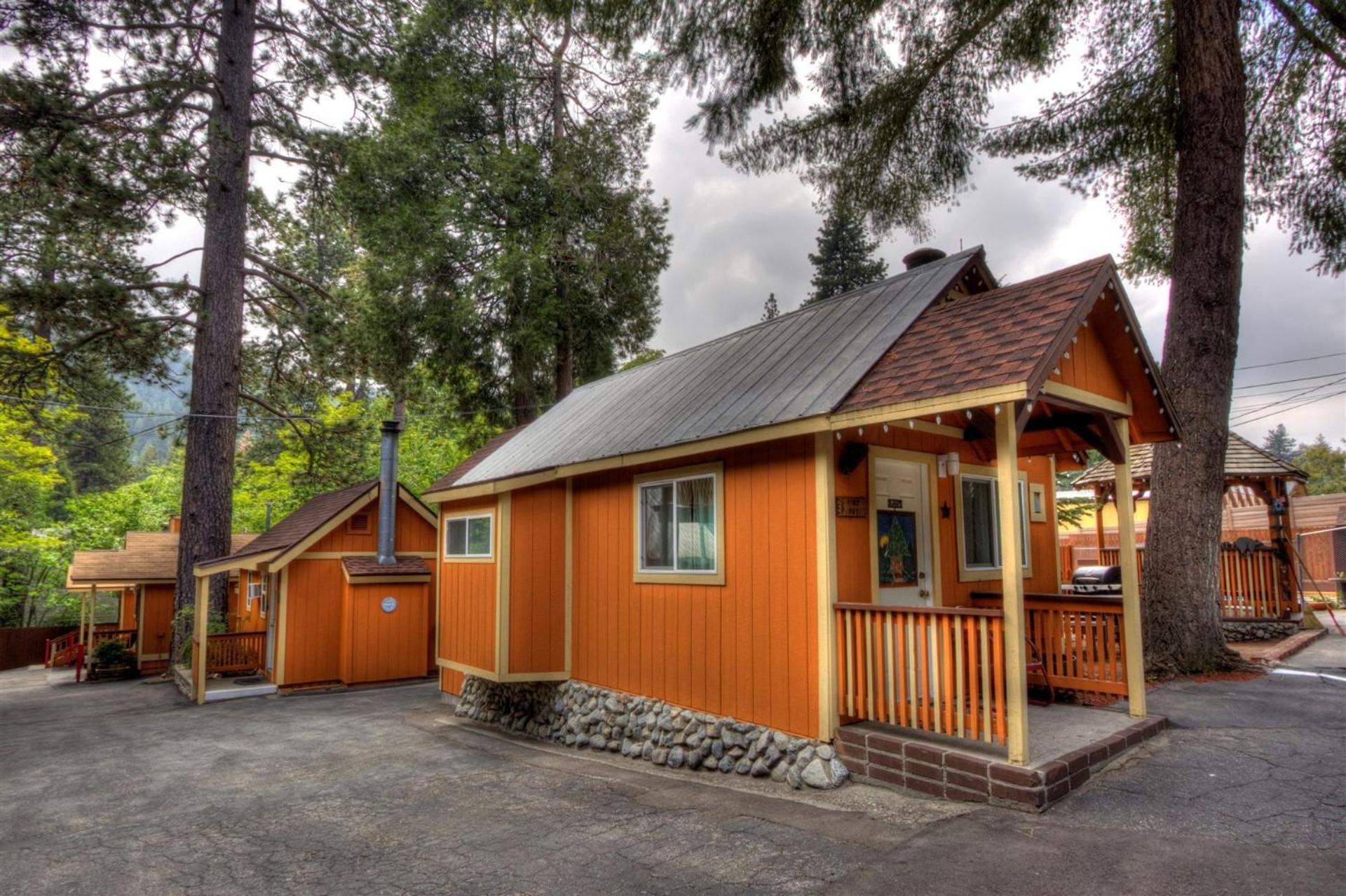 Sleepy Hollow Cabins & Hotel Crestline ภายนอก รูปภาพ
