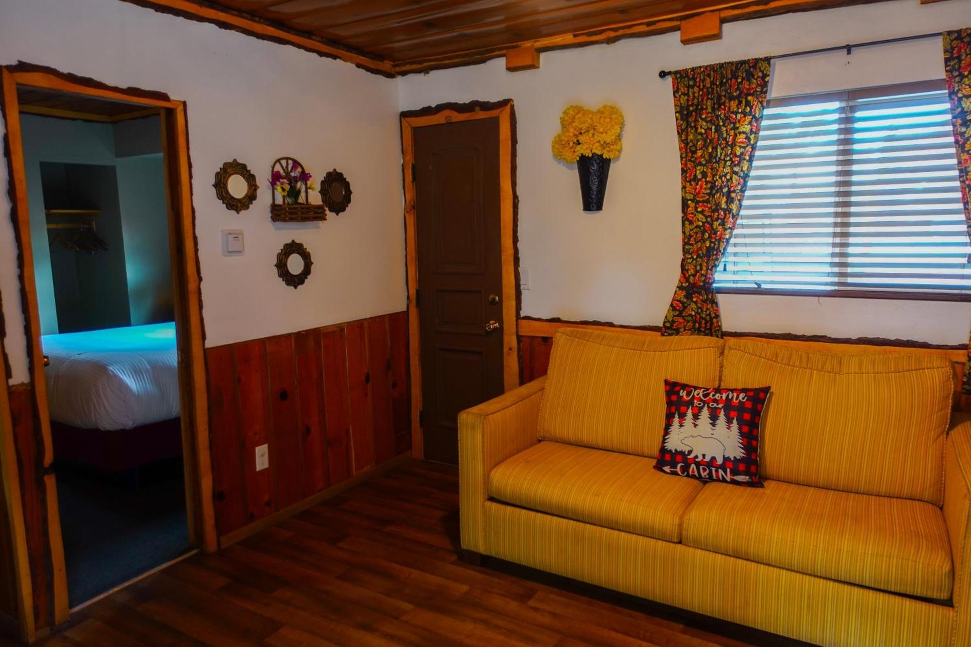 Sleepy Hollow Cabins & Hotel Crestline ภายนอก รูปภาพ
