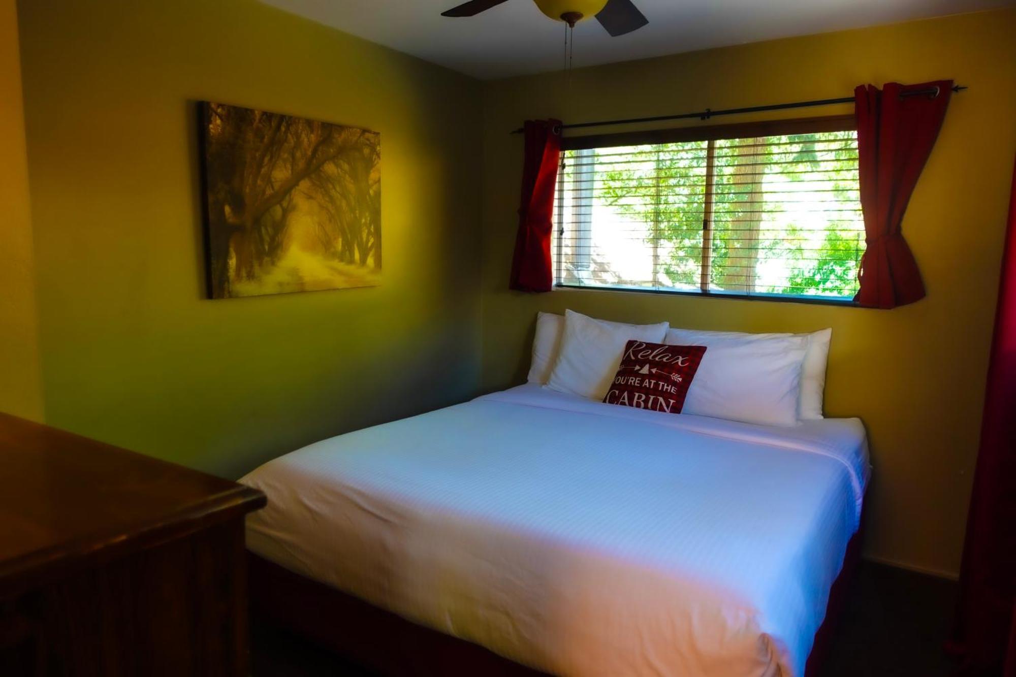 Sleepy Hollow Cabins & Hotel Crestline ภายนอก รูปภาพ