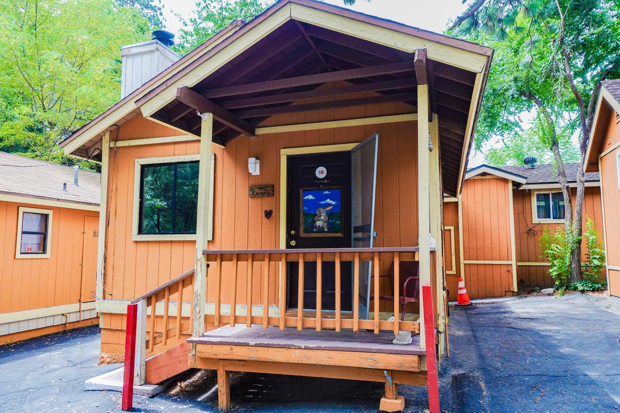 Sleepy Hollow Cabins & Hotel Crestline ภายนอก รูปภาพ
