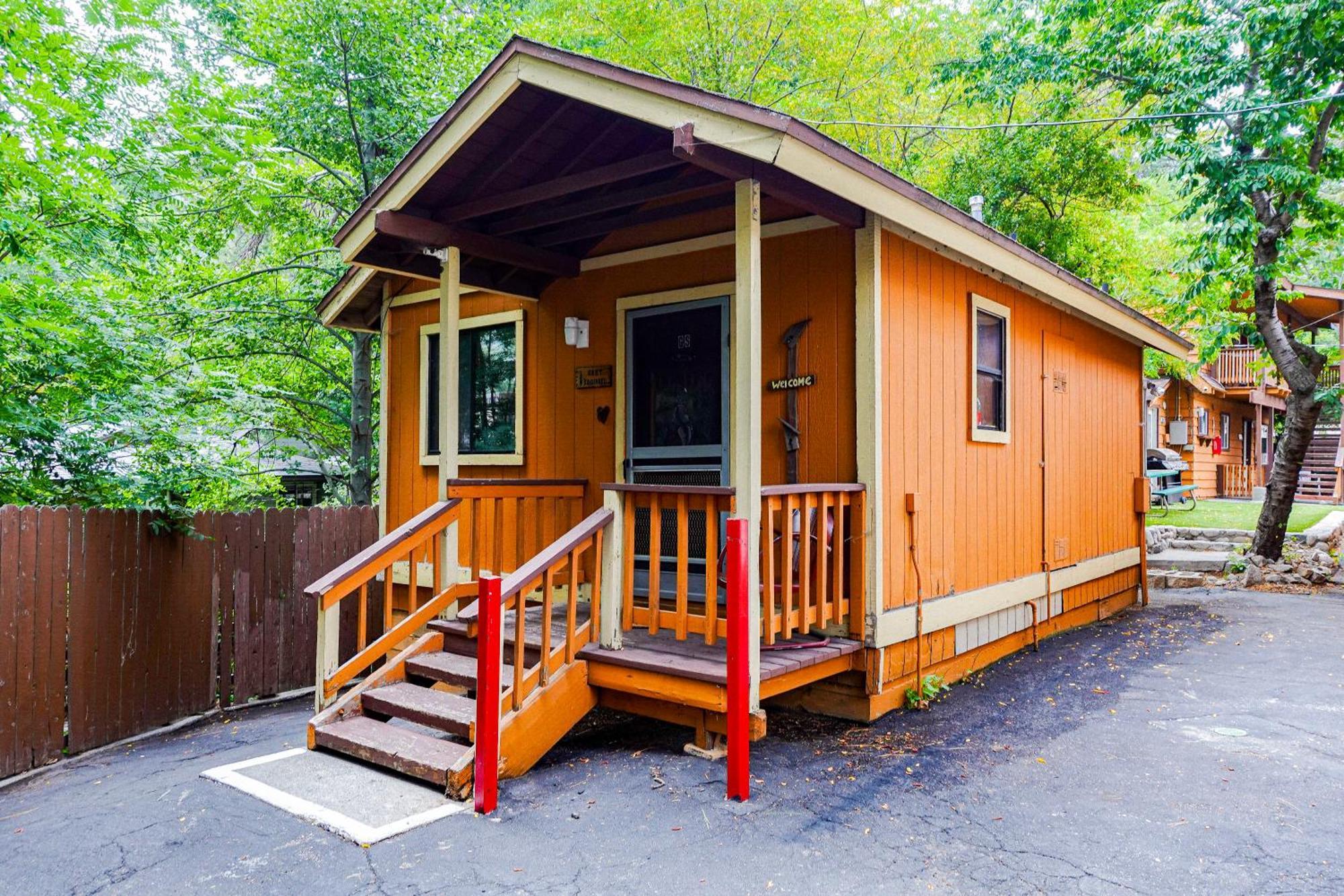 Sleepy Hollow Cabins & Hotel Crestline ภายนอก รูปภาพ