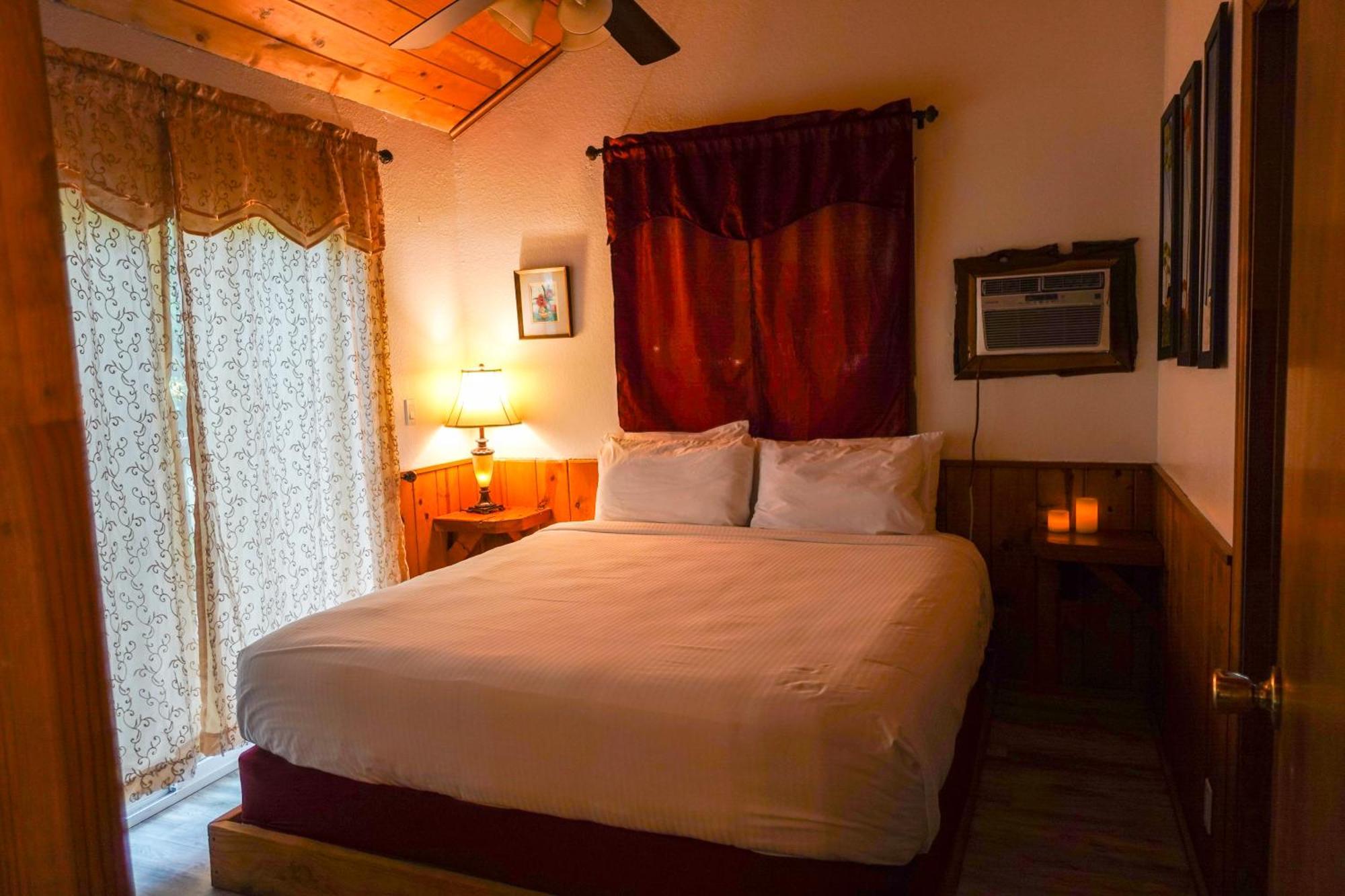 Sleepy Hollow Cabins & Hotel Crestline ภายนอก รูปภาพ