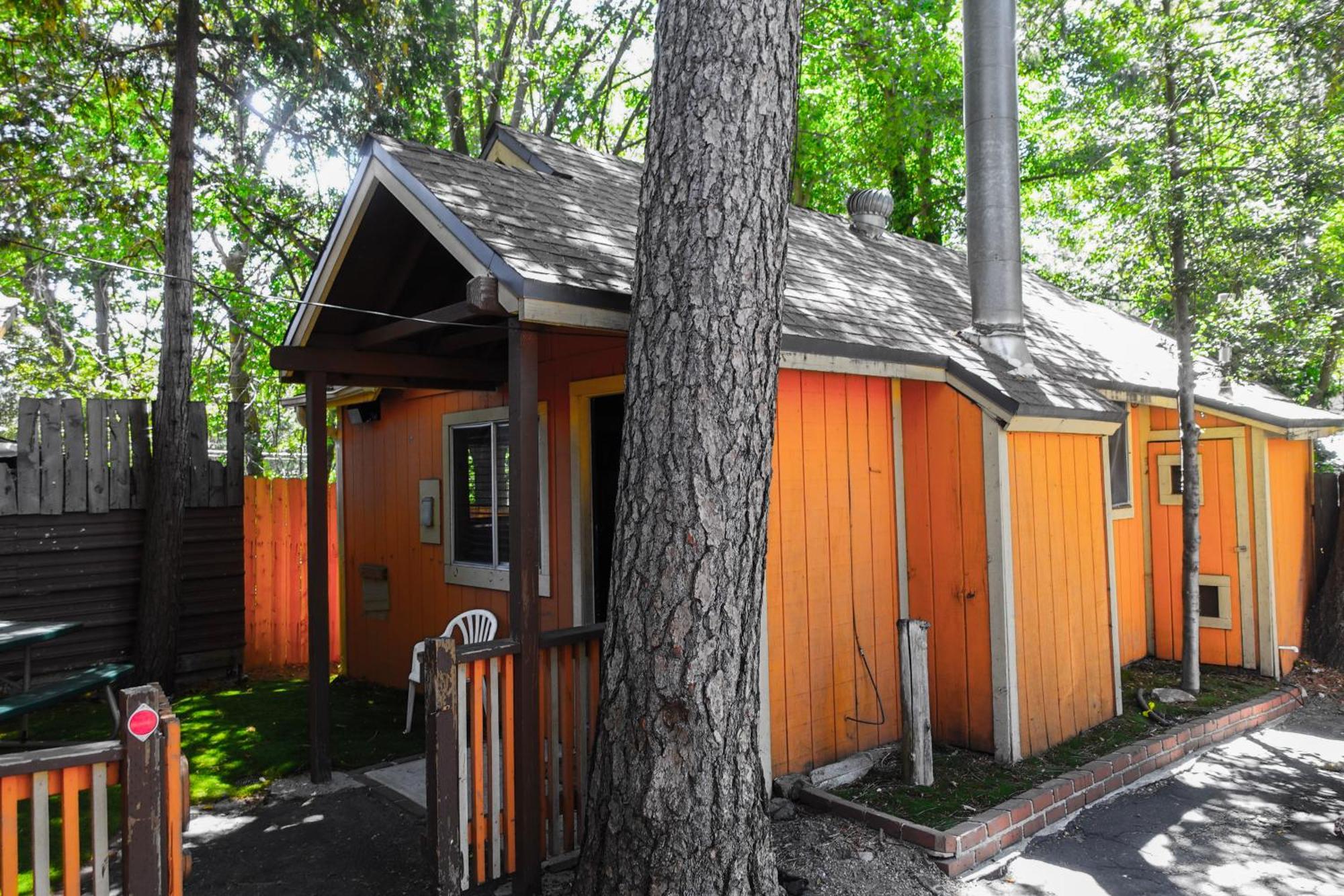 Sleepy Hollow Cabins & Hotel Crestline ภายนอก รูปภาพ