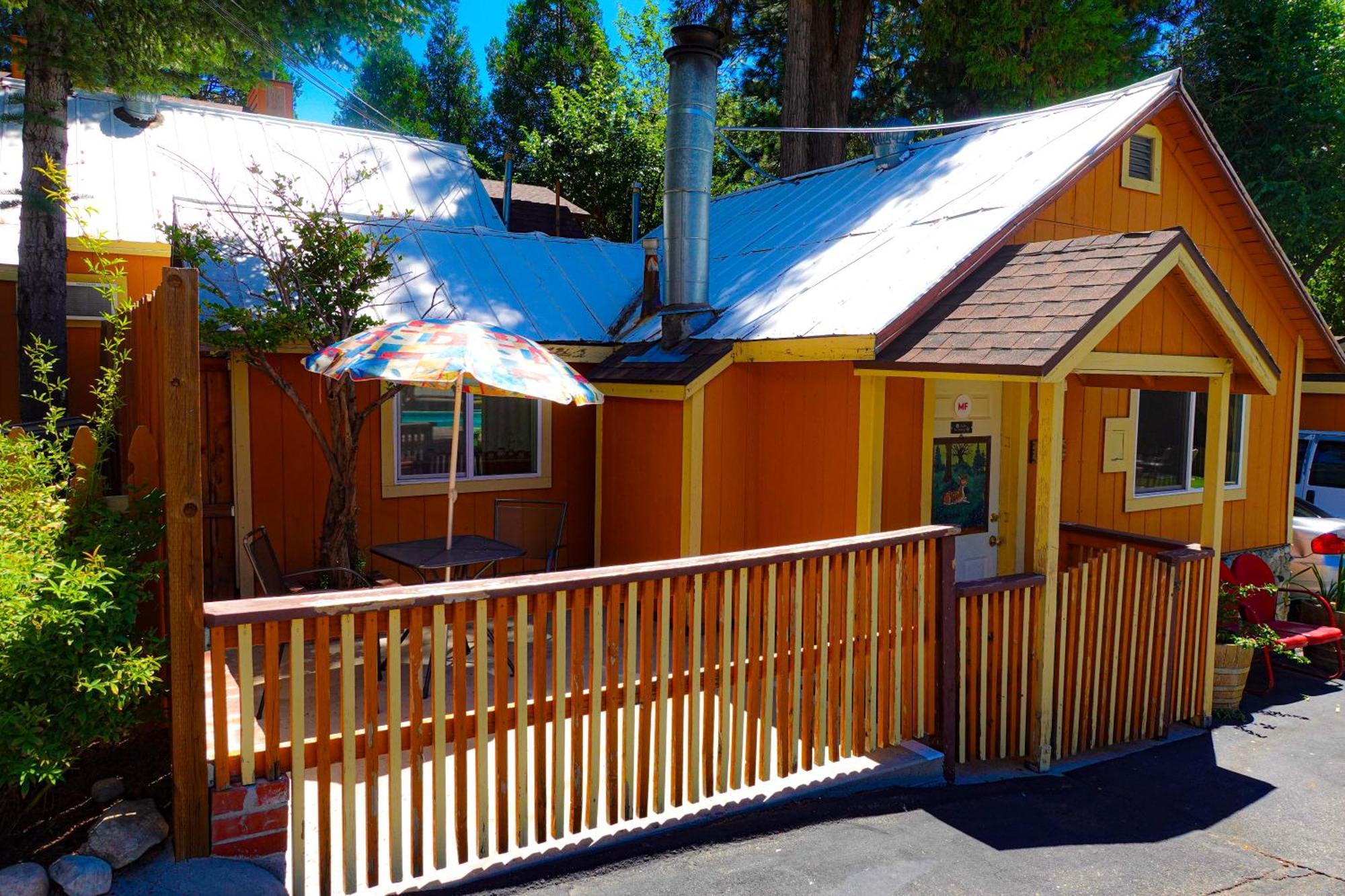 Sleepy Hollow Cabins & Hotel Crestline ภายนอก รูปภาพ